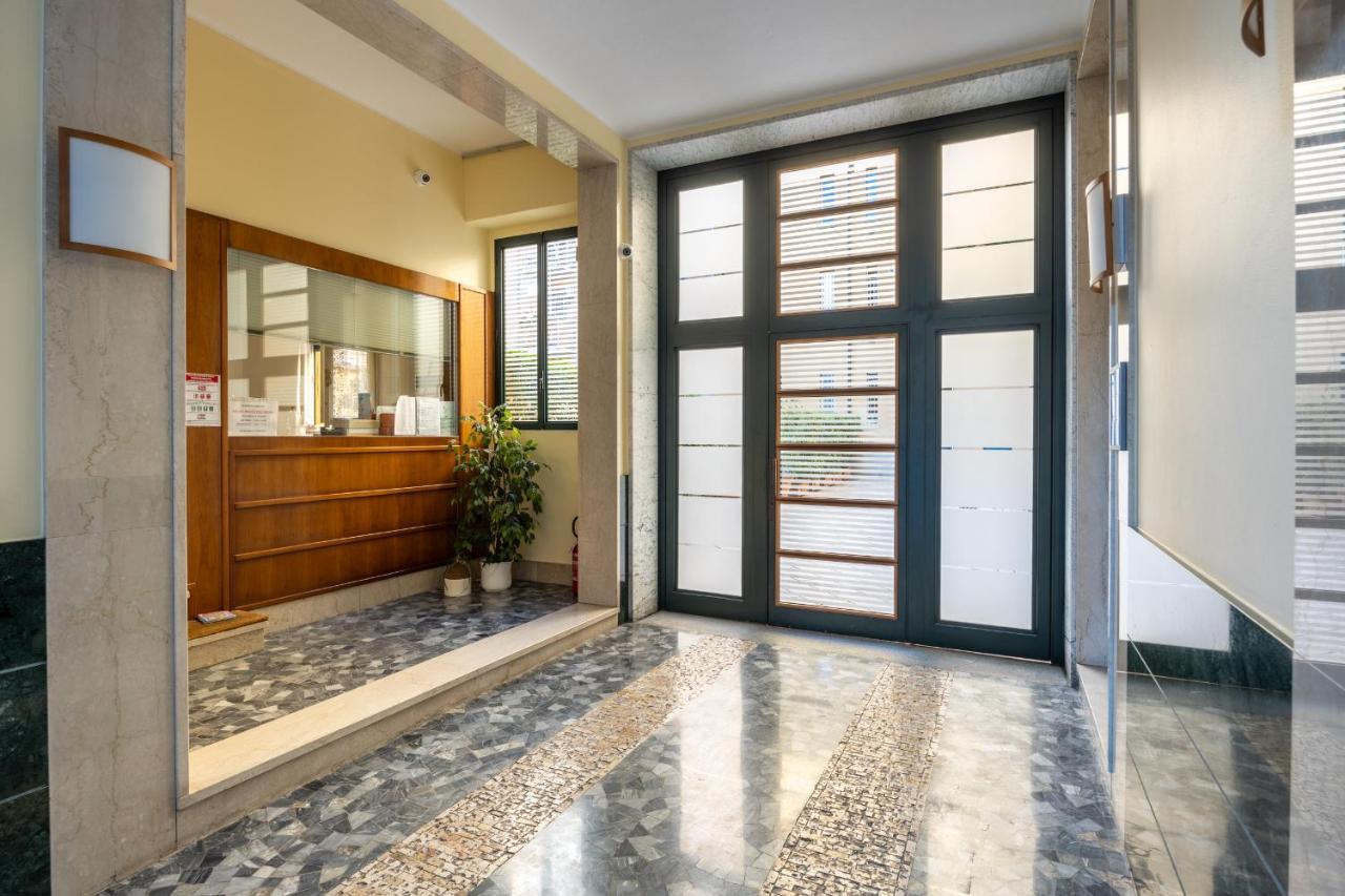 Elegant Citylife Apartment- Metro Access - Double Rooms Milano Esterno foto